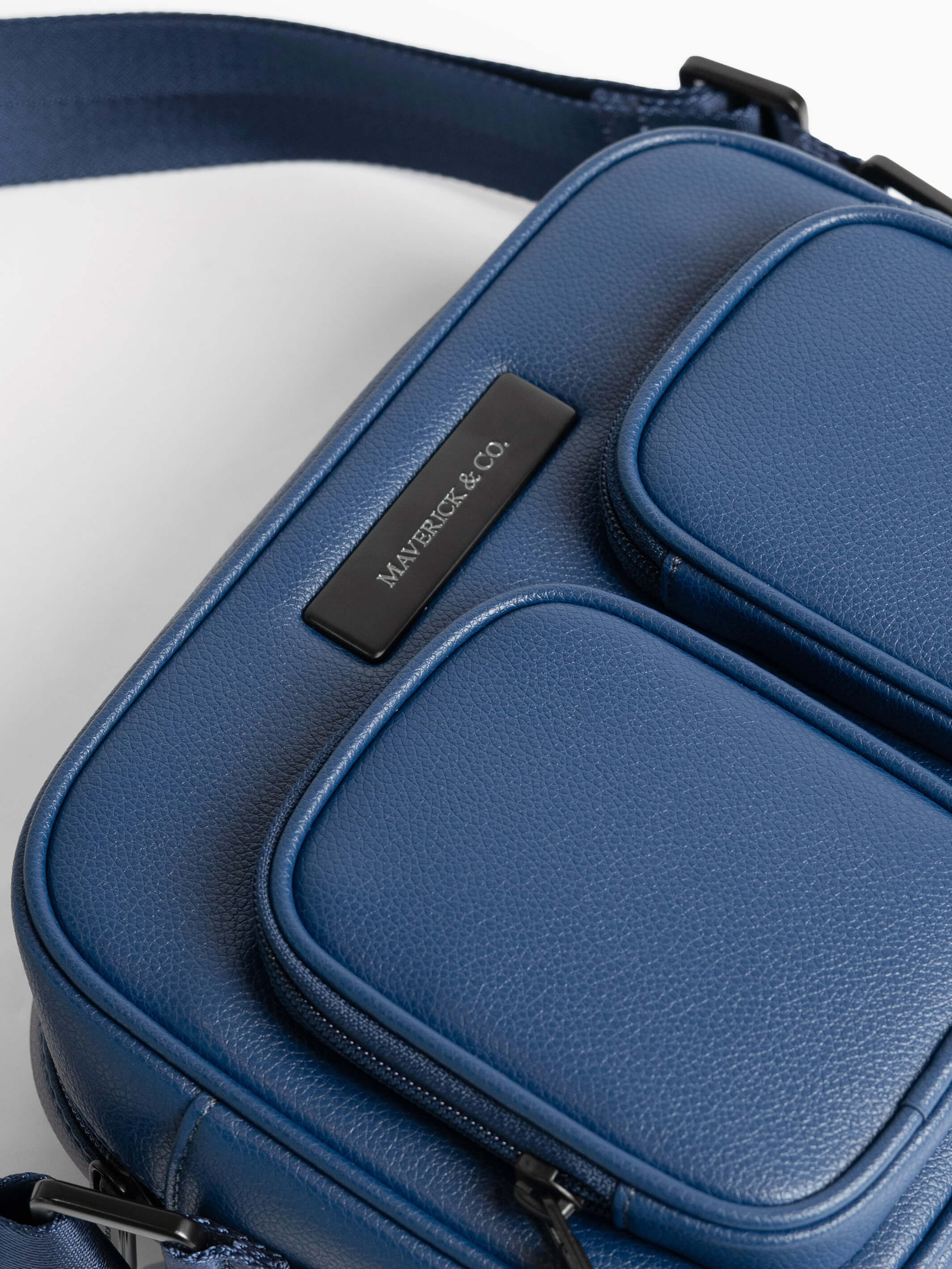 Axis Leather Messenger - Image 18