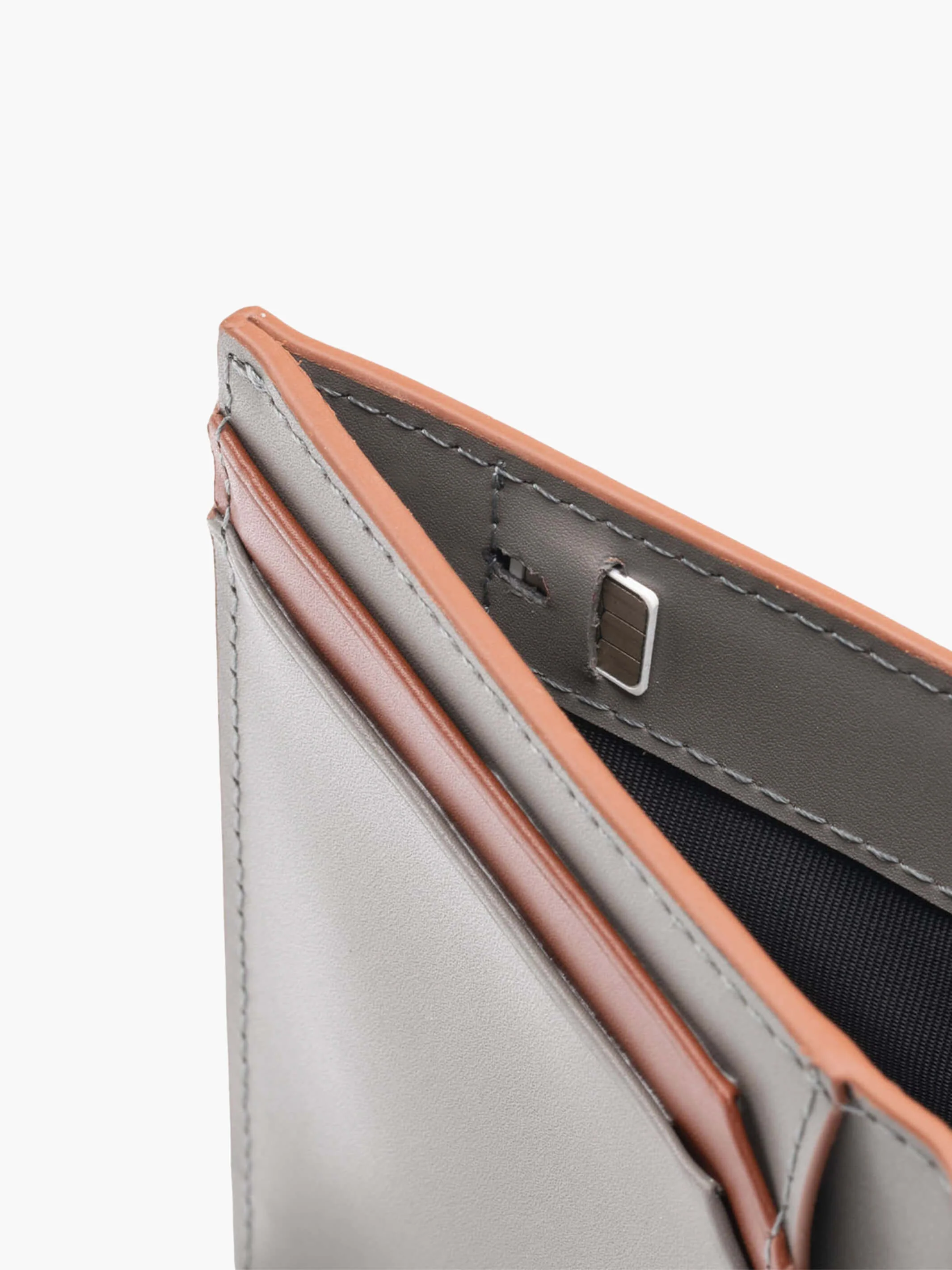 Cosmopolitan Pocket Leather Wallet - Image 16