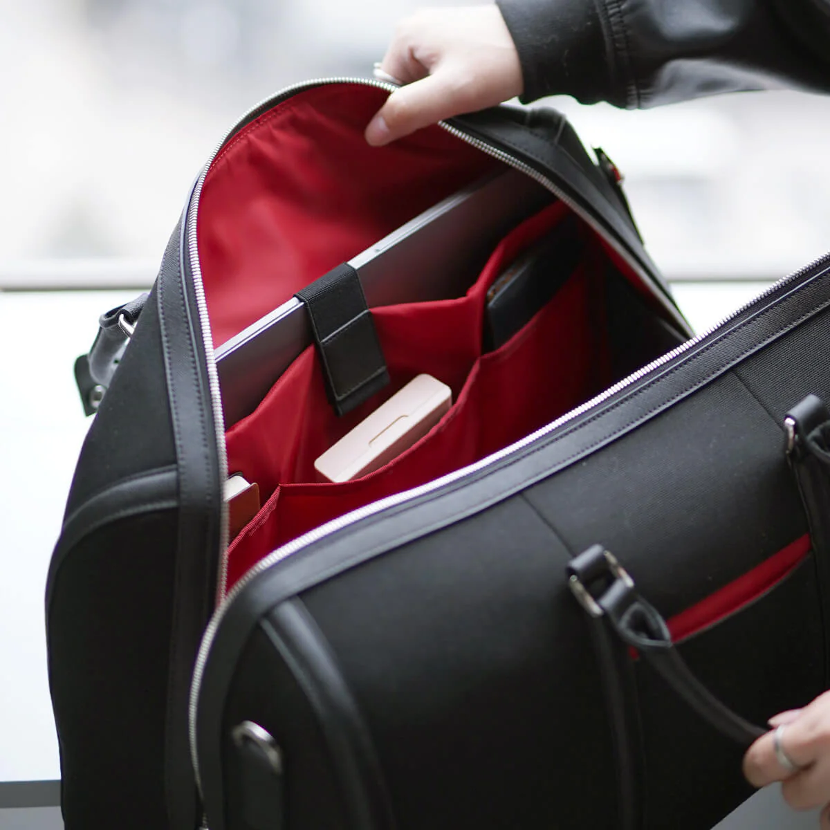 Manhattan Hassle-Free Duffel - Image 12