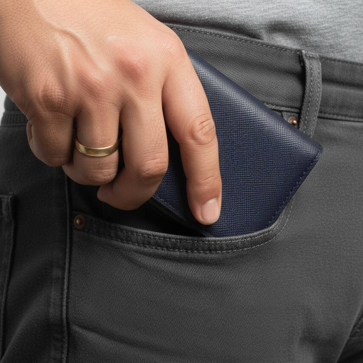 Manhattan Leather Pop-Up Wallet - Image 11