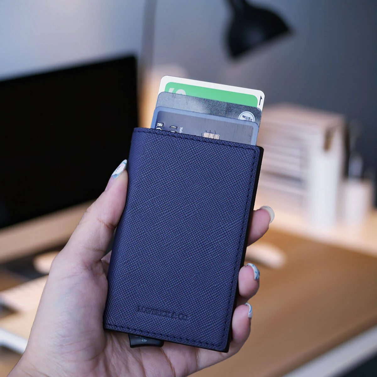 Manhattan Leather Pop-Up Wallet - Image 9