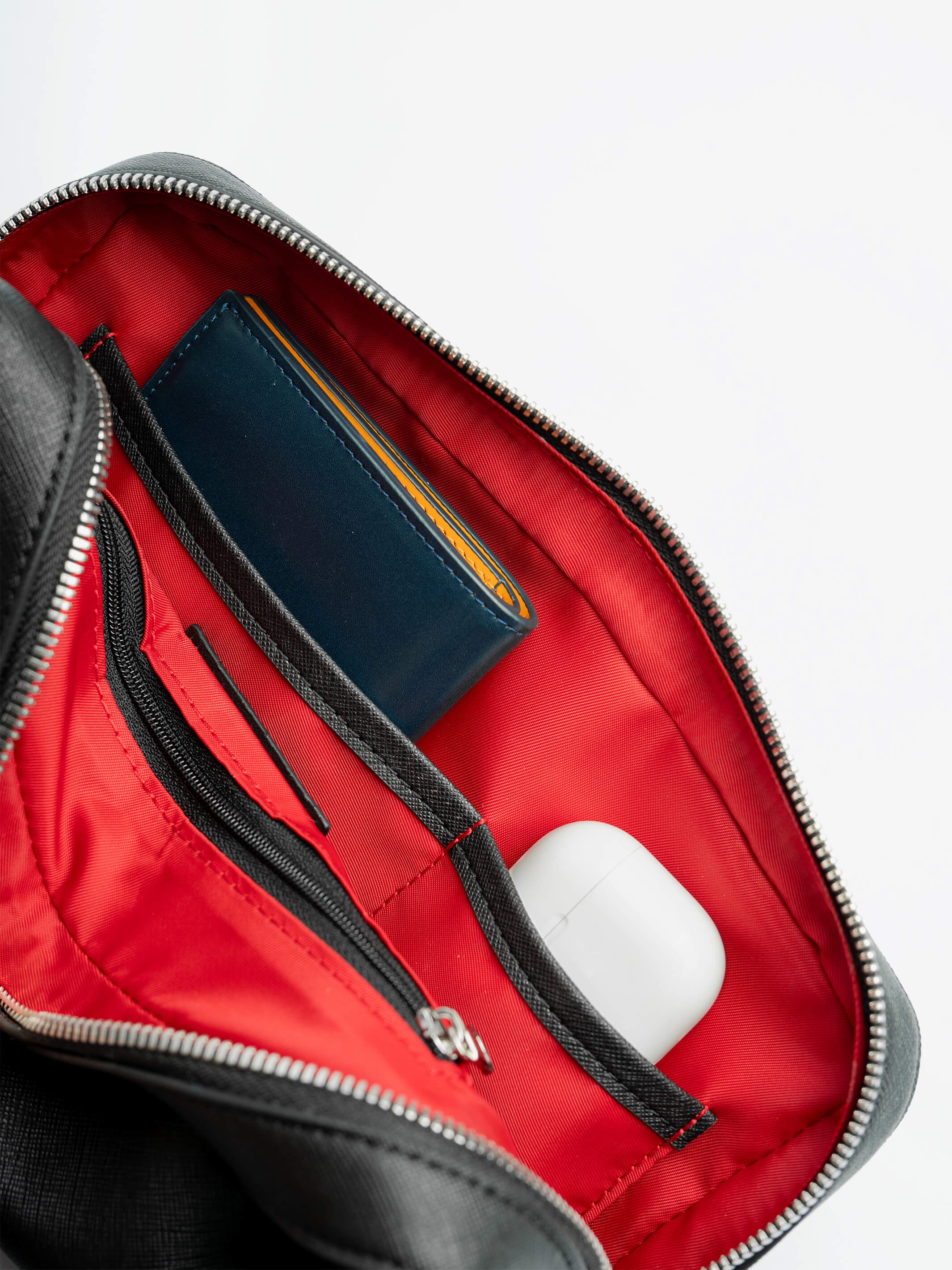 Manhattan Leather Sling Bag - Image 7