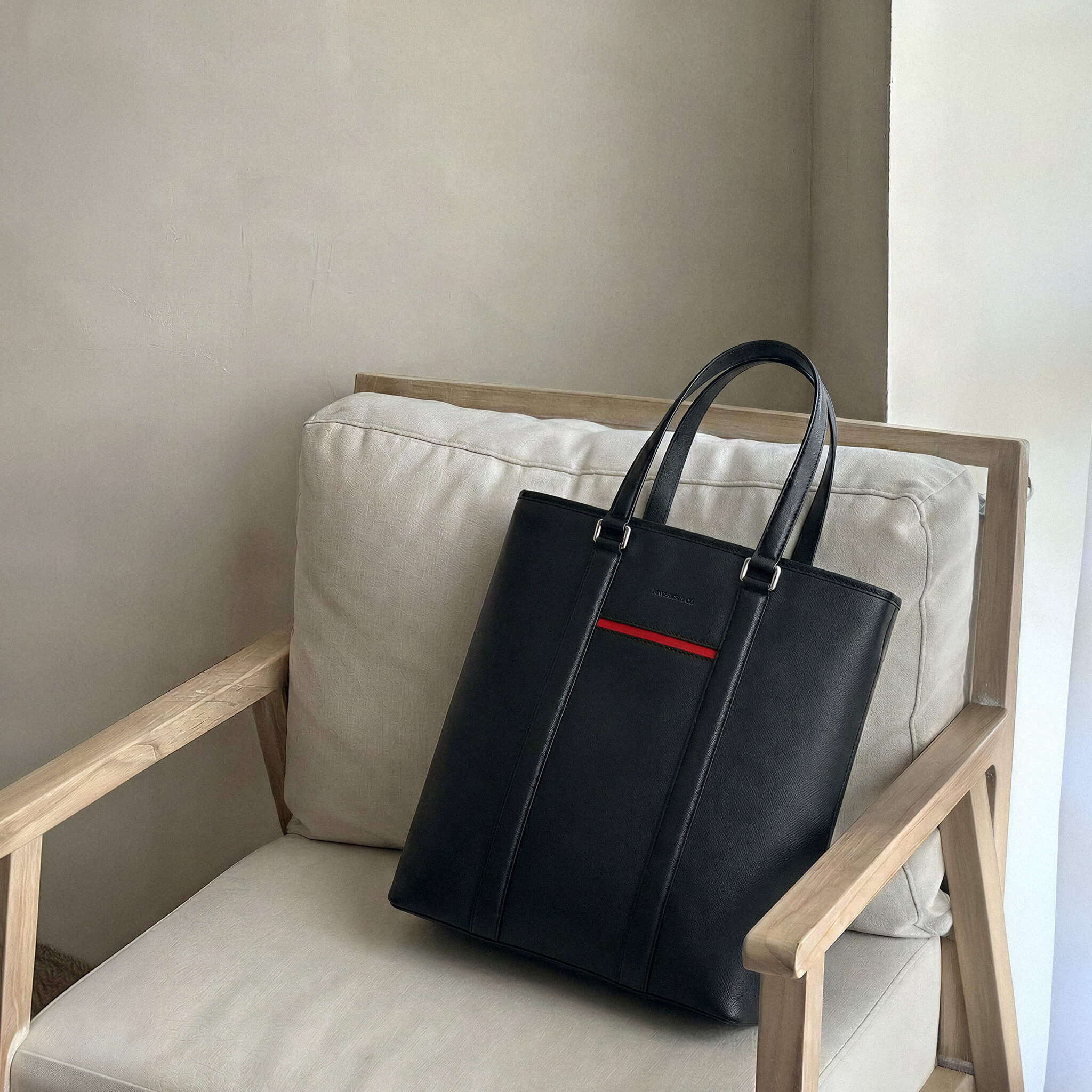 Manhattan Leather Tote - Image 10