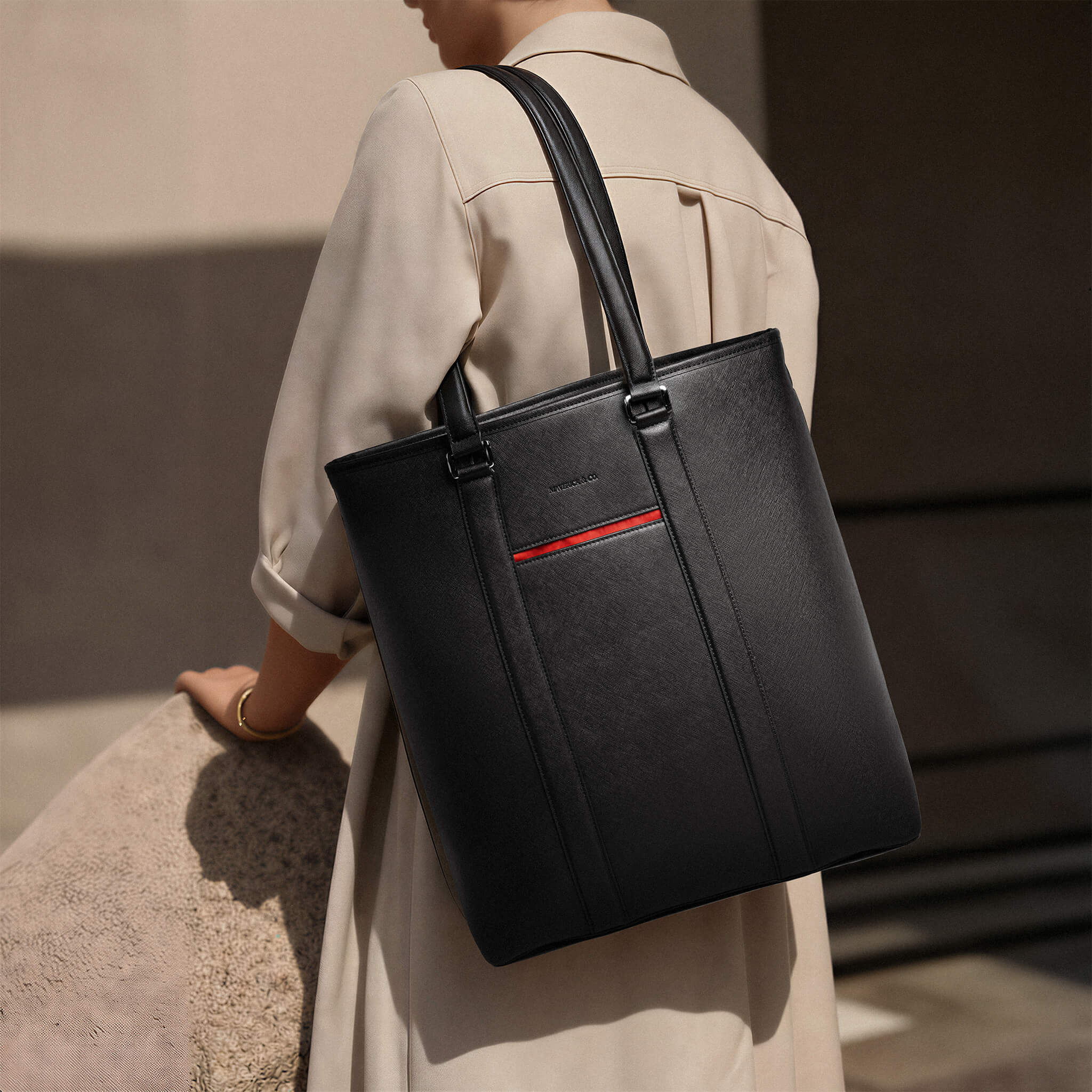 Manhattan Leather Tote - Image 18