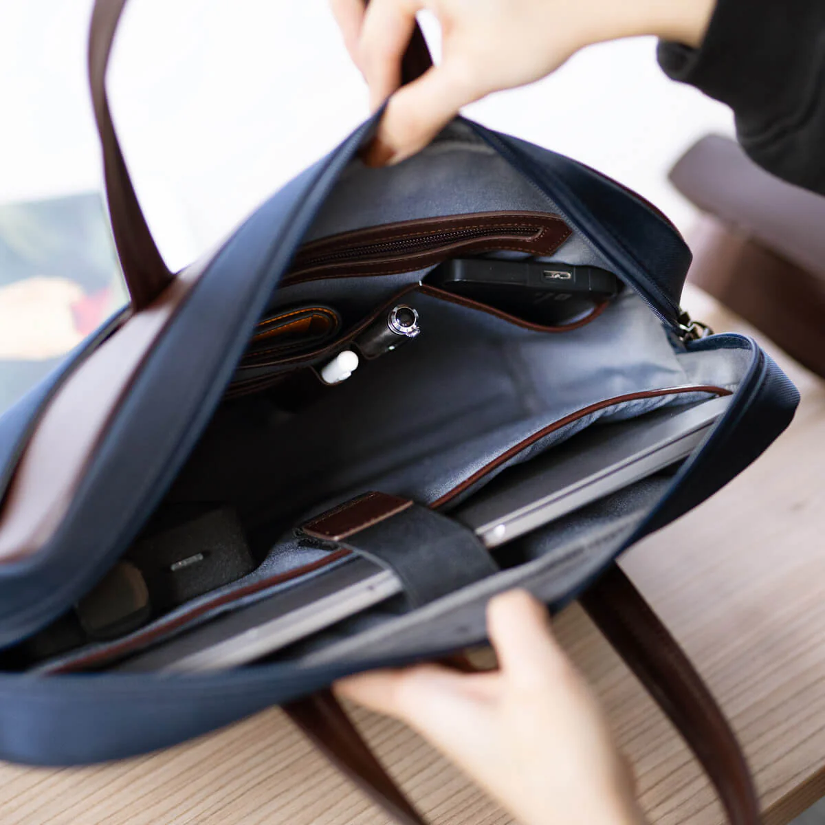Motion Light Briefcase 14" - Image 12