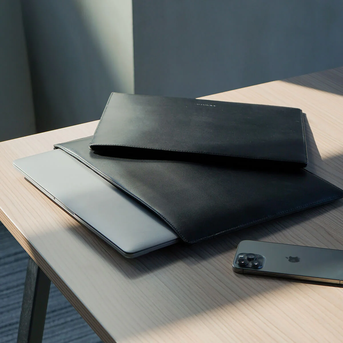 Windsor Slim Laptop Sleeve - Image 9