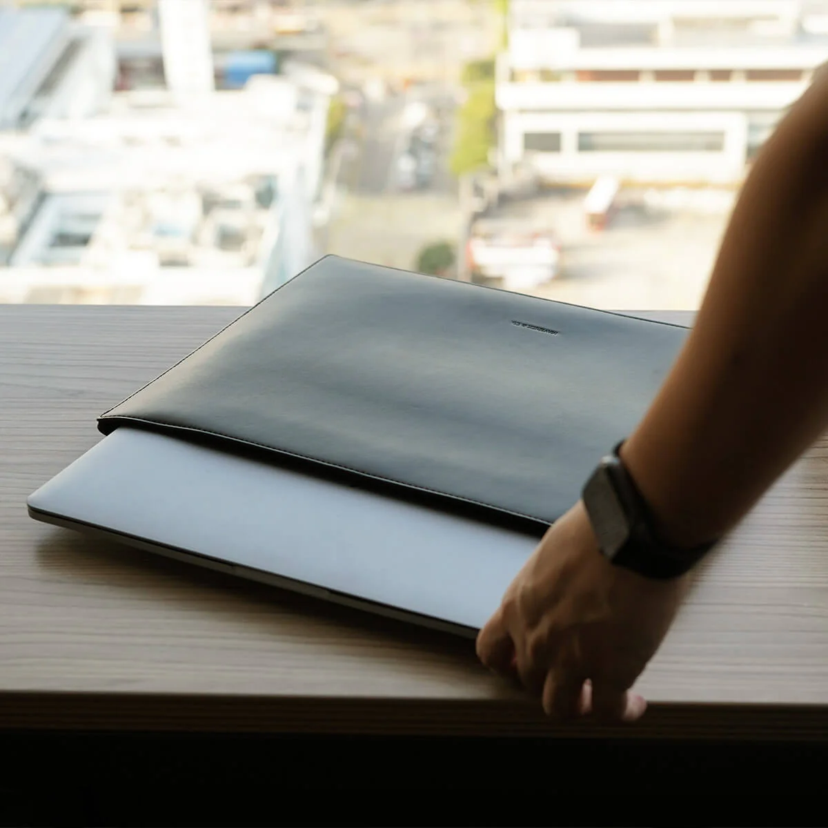Windsor Slim Laptop Sleeve - Image 5